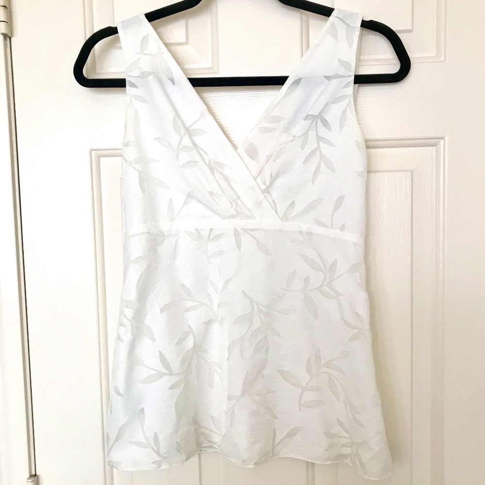 Linda Allard Ellen Tracy Petite 4 White Vine Pattern Cotton Nylon Blend V Neck
